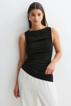 Asymmetric knitted top - Schwarz - Dame - Gina Tricot