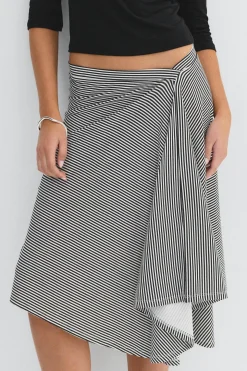 Asymmetric skirt - Schwarz - Dame - Gina Tricot