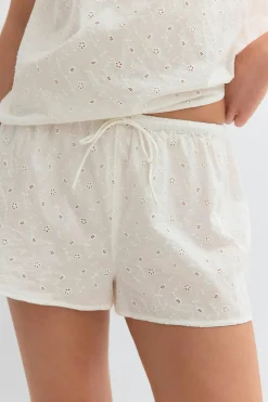 Broderie loungewear shorts - Weiß - Dame - Gina Tricot
