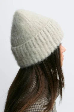 Chunky hairy beanie - Weiß - Dame - Gina Tricot