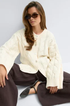Chunky knitted cable cardigan - Weiß - Dame - Gina Tricot