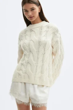 Chunky knitted cable sweater - Weiß - Dame - Gina Tricot