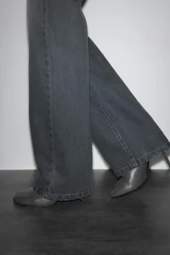 Crush straight jeans - Schwarz - Dame - Gina Tricot