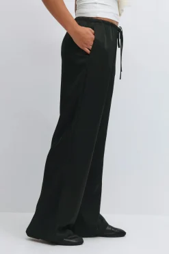 Drawstring satin trousers - Schwarz - Dame - Gina Tricot