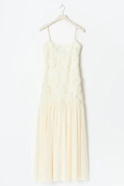 Embroidery dropped waist dress - Weiß - Dame - Gina Tricot