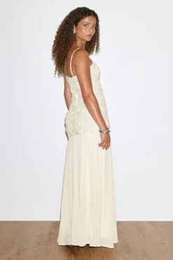 Embroidery dropped waist dress - Weiß - Dame - Gina Tricot