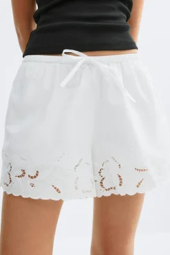 Embroidery poplin shorts - Weiß - Dame - Gina Tricot