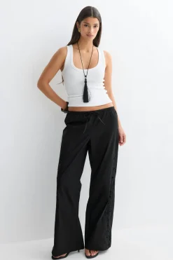 Embroidery poplin trousers - Schwarz - Dame - Gina Tricot