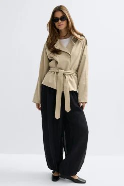 Faux suede belted jacket - Beige - Dame - Gina Tricot