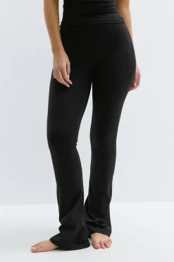 Flare yoga tights - Schwarz - Dame - Gina Tricot