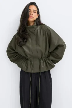Frill pu jacket - Grün - Dame - Gina Tricot