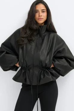 Frill pu jacket - Schwarz - Dame - Gina Tricot