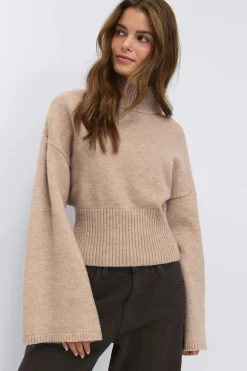 Funnel neck knitted sweater - Beige - Dame - Gina Tricot