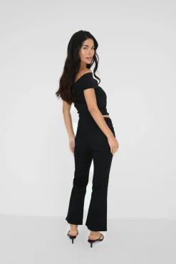 Kick flare jeans - Schwarz - Dame - Gina Tricot