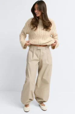 Knitted cable sweater - Beige - Dame - Gina Tricot