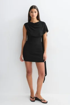 Knitted cape dress - Schwarz - Dame - Gina Tricot