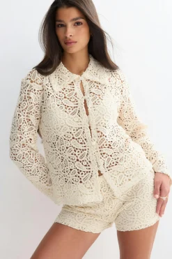 Knitted crochet shirt - Weiß - Dame - Gina Tricot