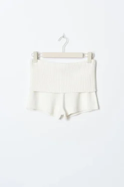 Knitted folded down shorts - Weiß - Dame - Gina Tricot