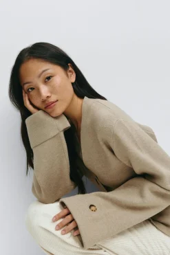 Knitted sculptured cardigan - Beige - Dame - Gina Tricot
