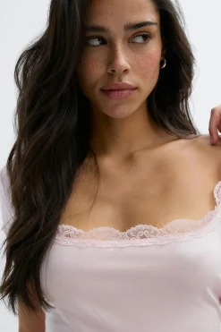 Lace detail scoop neck top - Rosa - Dame - Gina Tricot