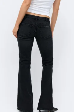 Low flare jeans - Schwarz - Dame - Gina Tricot