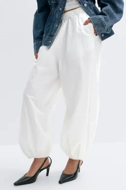 Mid waist balloon trousers - Weiß - Dame - Gina Tricot