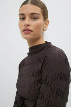 Pleated funnel neck top - Braun - Dame - Gina Tricot