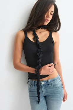 Re tok ruffled scarf - Schwarz - Dame - Gina Tricot