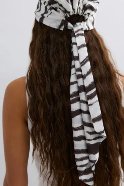 Satin head scarf - Weiß - Dame - Gina Tricot