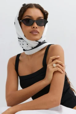 Satin scarf - Schwarz - Dame - Gina Tricot