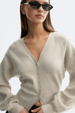 Shaped knitted cardigan - Beige - Dame - Gina Tricot