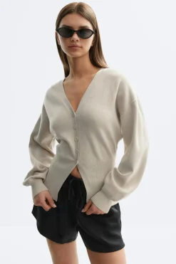 Shaped knitted cardigan - Beige - Dame - Gina Tricot