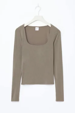 Slim fit scoop neck top - Beige - Dame - Gina Tricot