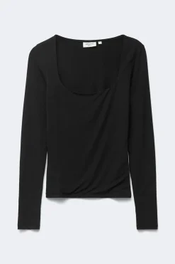 Slim fit scoop neck top - Schwarz - Dame - Gina Tricot