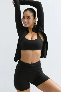Soft folded yoga shorts - Schwarz - Dame - Gina Tricot