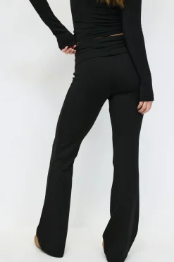 Soft touch folded trouser - Schwarz - Dame - Gina Tricot