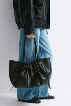 Strap detail bag - Schwarz - Dame - Gina Tricot