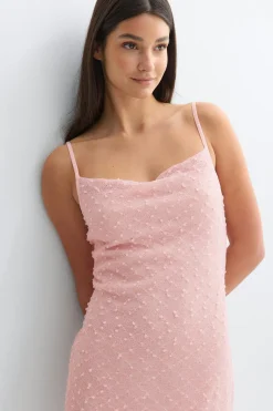Textured slip dress - Rosa - Dame - Gina Tricot