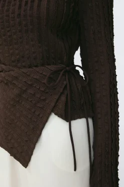 Textured tie detail top - Braun - Dame - Gina Tricot