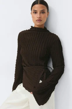 Textured tie detail top - Braun - Dame - Gina Tricot