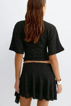 Textured v-neck top - Schwarz - Dame - Gina Tricot