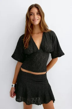 Textured v-neck top - Schwarz - Dame - Gina Tricot