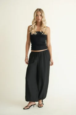 Tight fit rib singlet - Schwarz - Dame - Gina Tricot