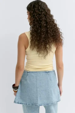 Tight v-neck rib tank - Gelb - Dame - Gina Tricot