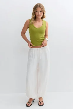 Tight v-neck rib tank - Grün - Dame - Gina Tricot