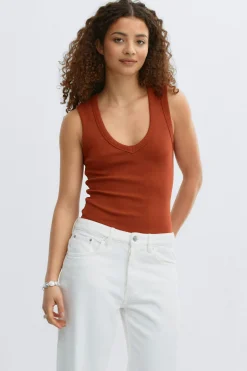Tight v-neck rib tank - Rot - Dame - Gina Tricot