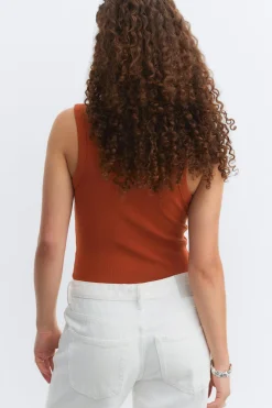 Tight v-neck rib tank - Rot - Dame - Gina Tricot