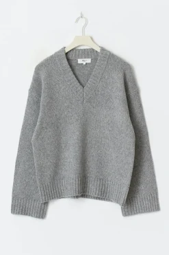 V-neck knitted wool sweater - Grau - Dame - Gina Tricot