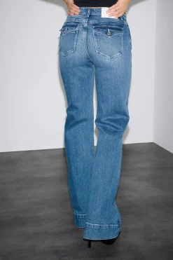 Waist hug flare jeans - Blau - Dame - Gina Tricot