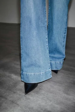 Waist hug flare jeans - Blau - Dame - Gina Tricot